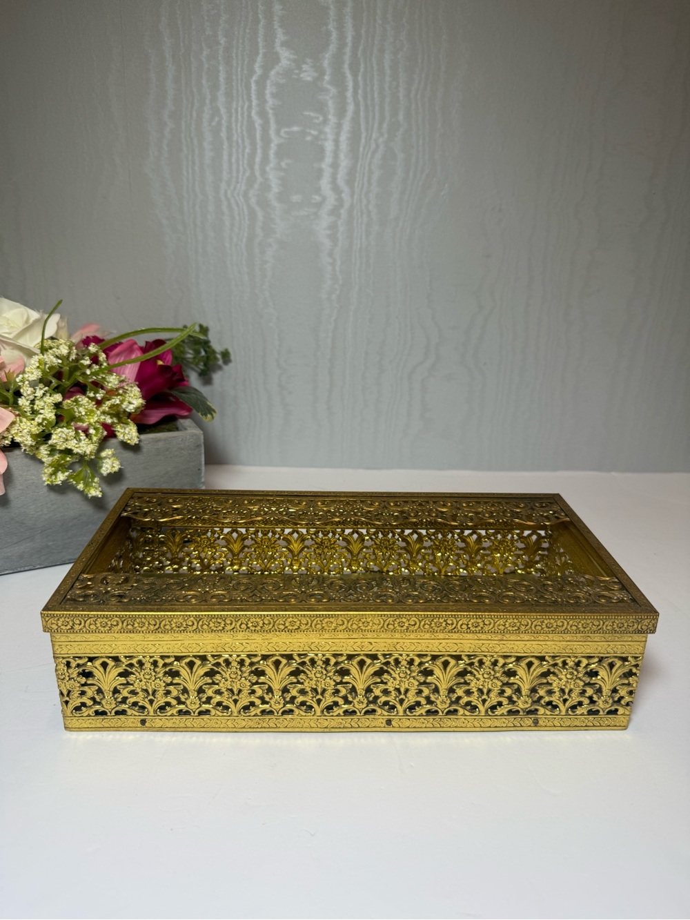 Vtg Hollywood Regency Gold Filigree Tissue Box Cover Ornate Metal MCM Vanity